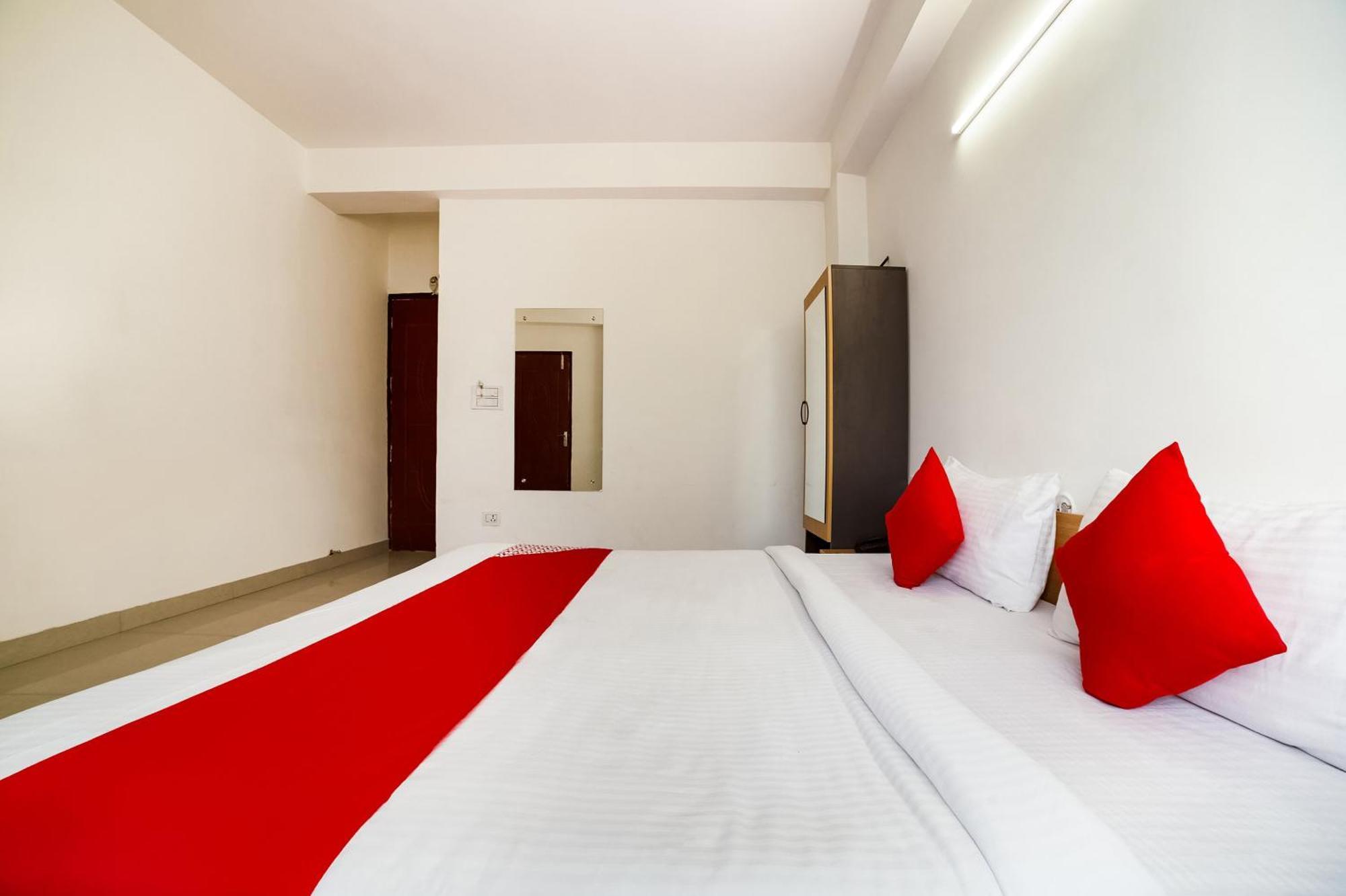 Live On Del5542 Hotel New Delhi Exterior photo