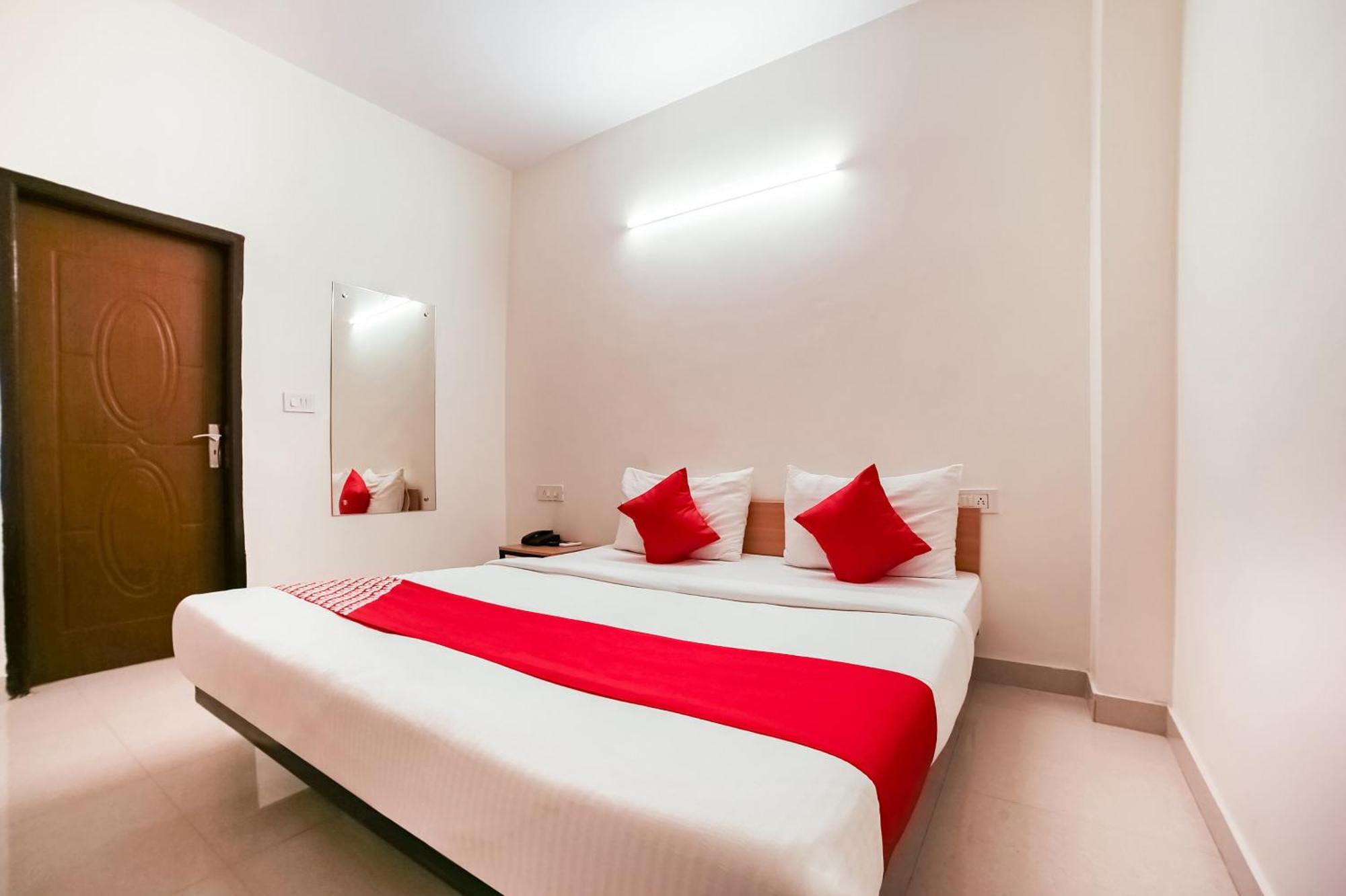 Live On Del5542 Hotel New Delhi Exterior photo