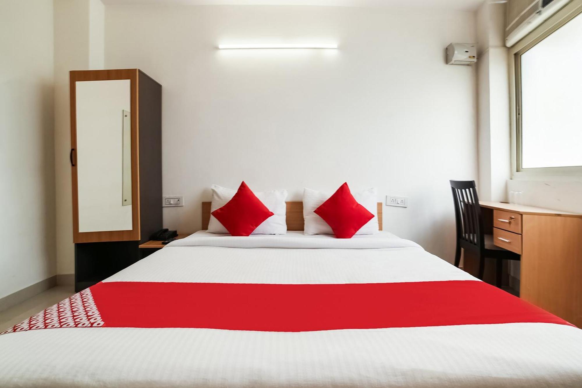 Live On Del5542 Hotel New Delhi Exterior photo