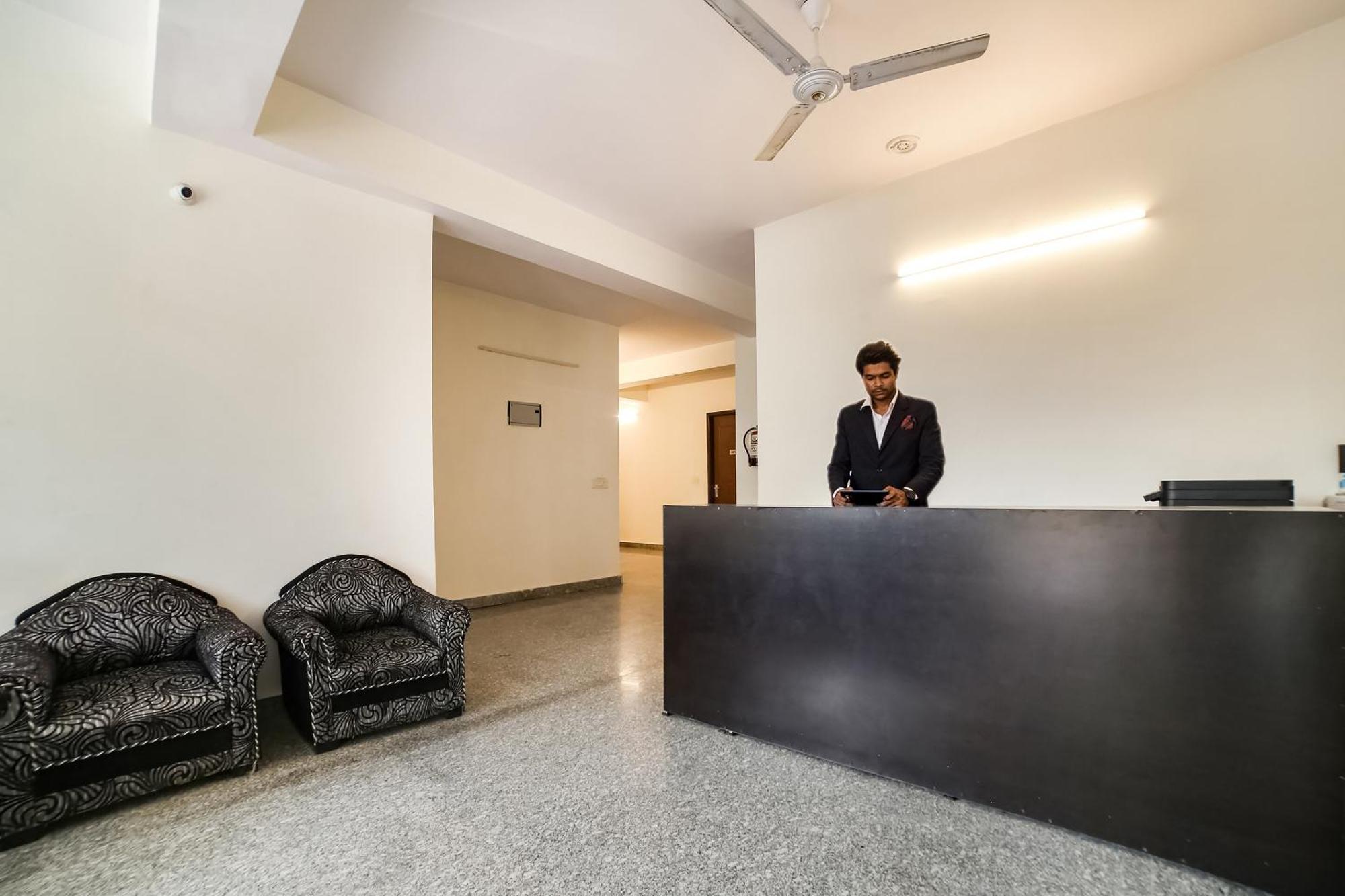 Live On Del5542 Hotel New Delhi Exterior photo