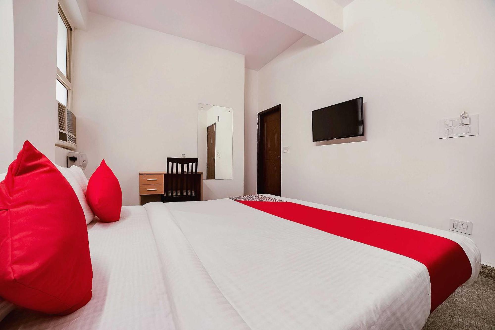 Live On Del5542 Hotel New Delhi Exterior photo