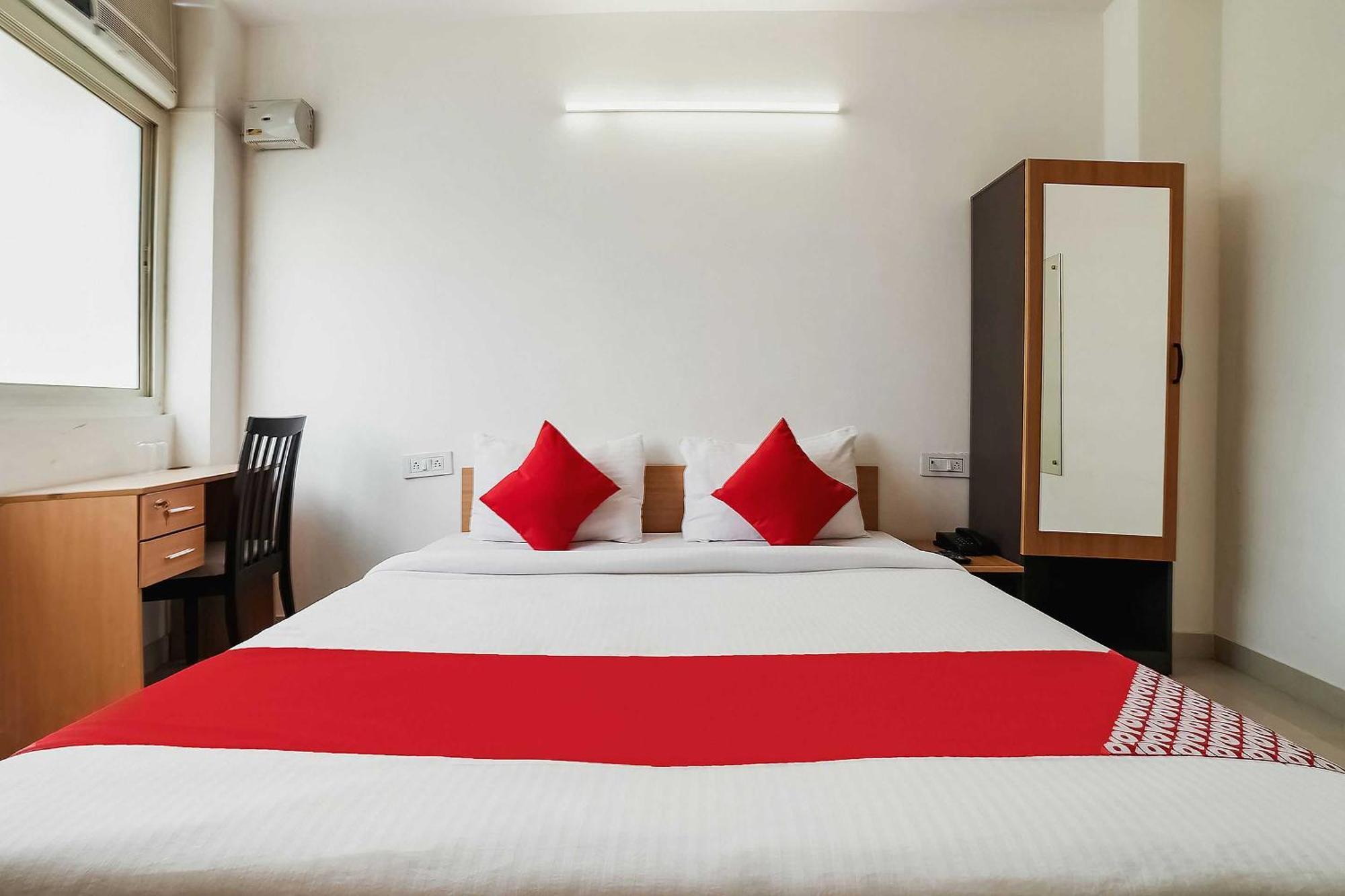 Live On Del5542 Hotel New Delhi Exterior photo