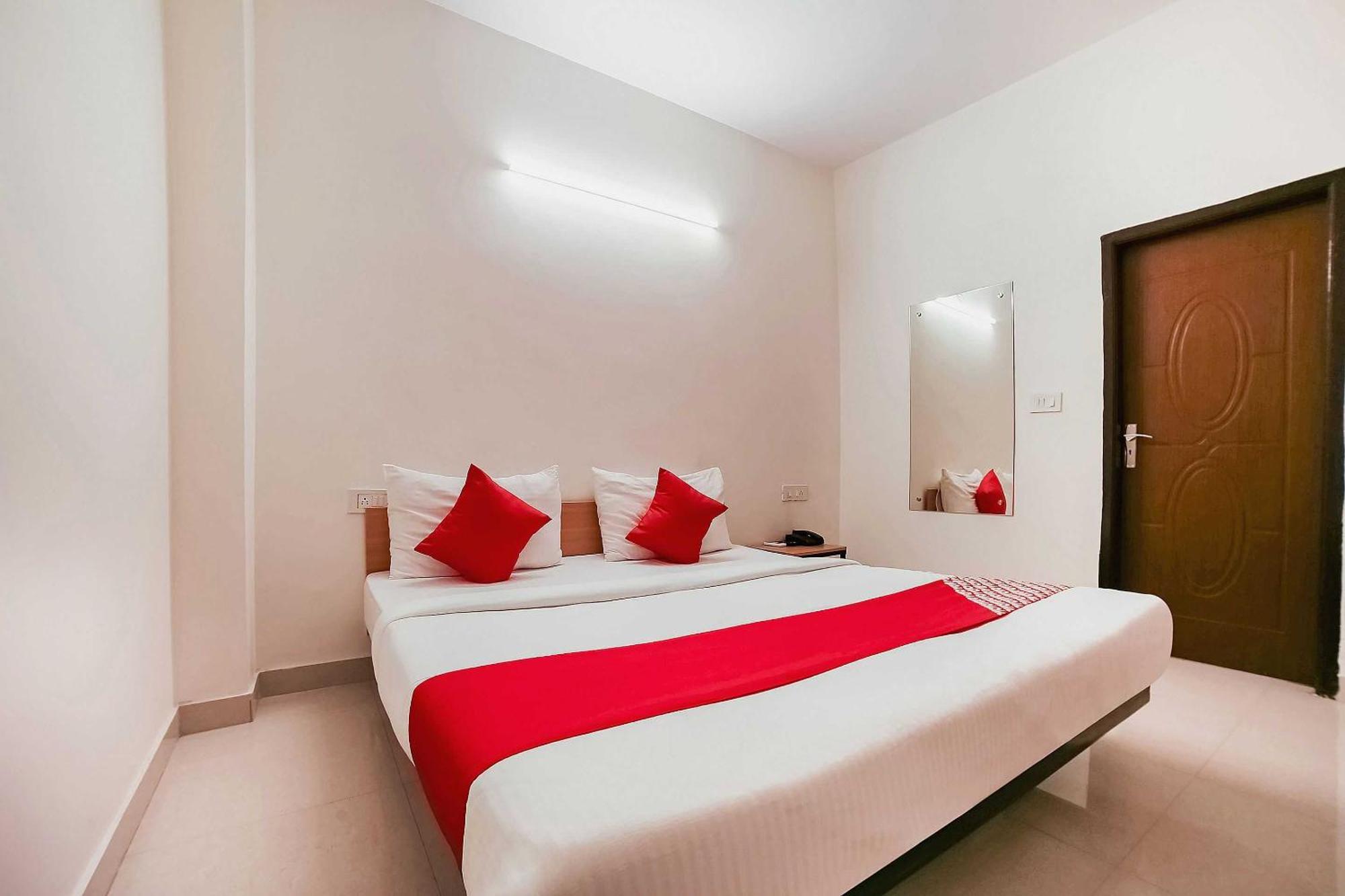 Live On Del5542 Hotel New Delhi Exterior photo