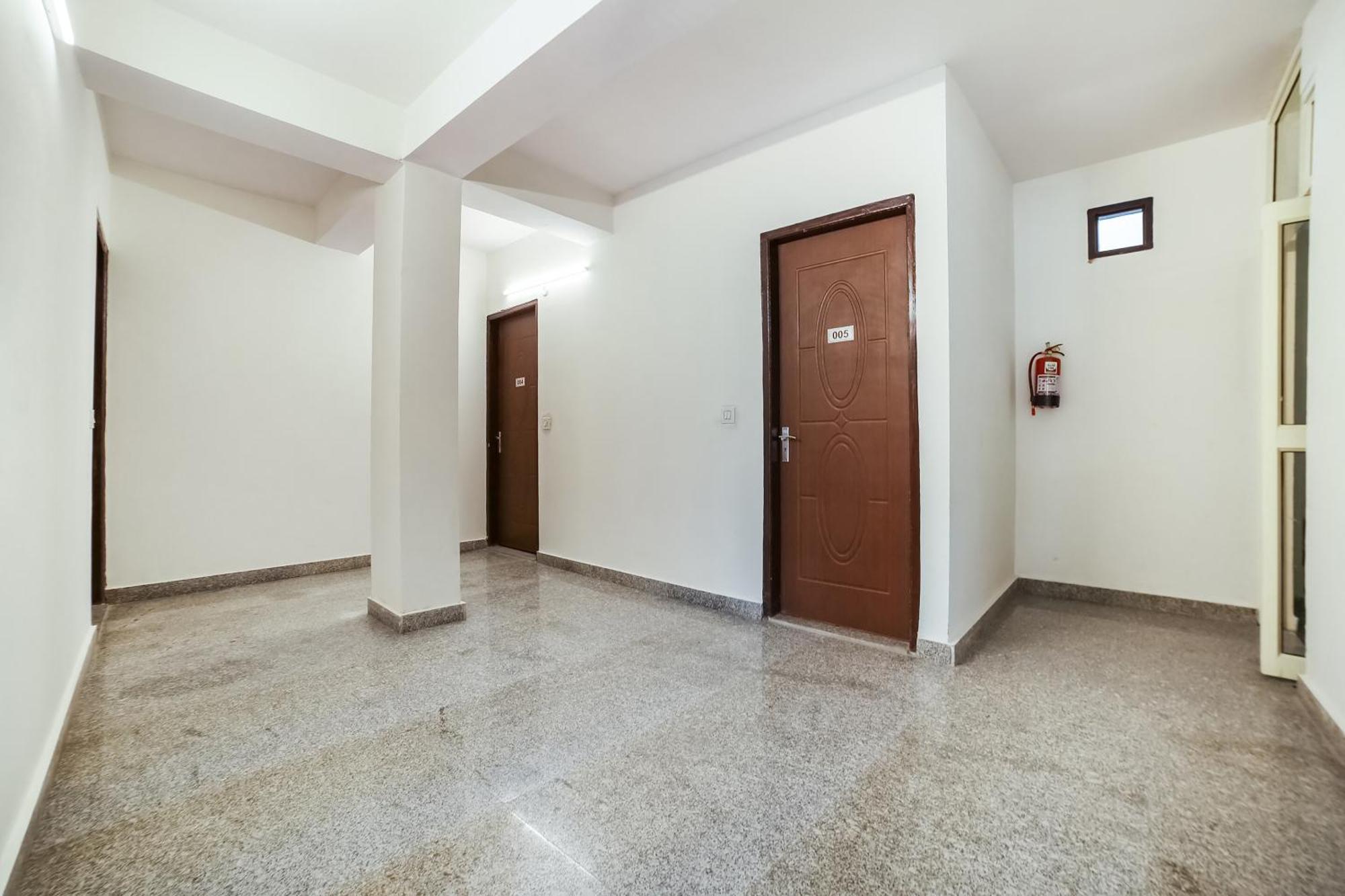 Live On Del5542 Hotel New Delhi Exterior photo